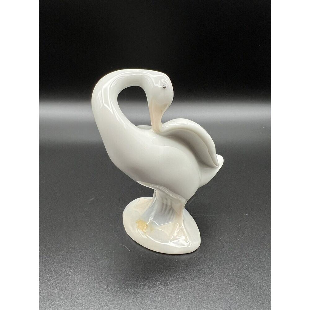 Lladro 4” Preening White Goose Figurine #4553